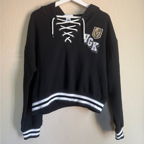 Wear by Erin Andrews NHL Vegas Golden Knights Lace Up Women’s Cropped Sweatshirt - Picture 2 of 13
